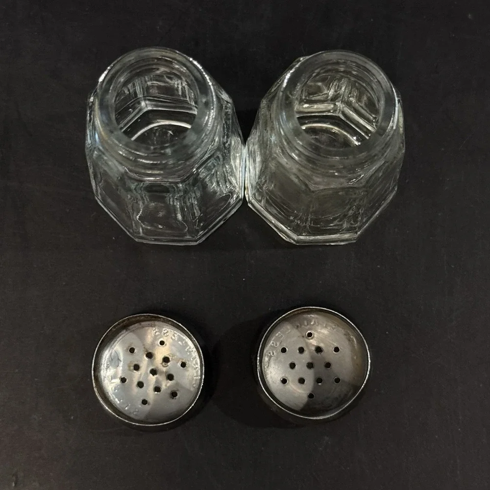 Clear Glass Salt & Pepper Shaker Set‎ w Stainless Steel Lids Marked Canada